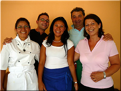 Familie Santoro mit Team