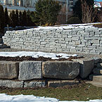 p�nter. Gartenbau mit Natursteinmauer
