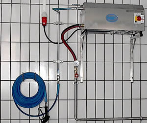 Station&auml;re Anlage mit Edelstahlverkleidung 