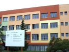 Hauptfassade mit Bauschild