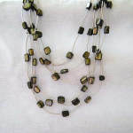 Collier Folie - Retrouvez tous les bijoux fantaisie en nacre dans la boutique Brelok's >>