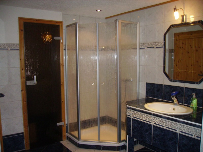 Dusche im Bad