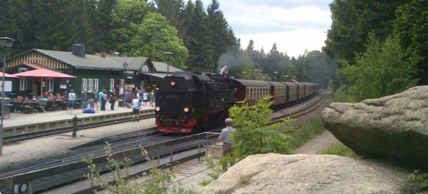 bahnhof-ganz-lok.jpg