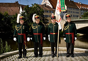 Fahnentrupp - zum Vergrößern - bitte klicken Fahnentrupp - zum Vergrößern - bitte klicken