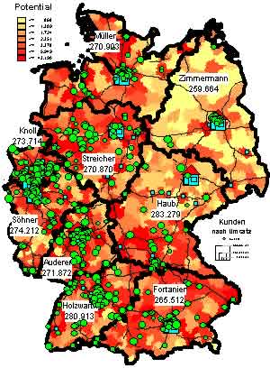 Der Gelb-Rot-Verlauf zeigt das Potential in der Fl&auml;che, die schwarzen Umrandungen die Verkaufsgebietsgrenzen, die gr&uuml;nen Punkte die Kunden mit Umsatz je nach Gr&ouml;&szlig;e des gr&uuml;nen Punktes. Die H&auml;uschen markieren die eigenen Standorte.