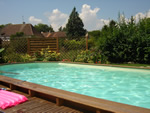 La piscine du gîte. Cliquez pour agrandir la photo.