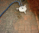 Terrassenreinigung - Maschine im Einsatz