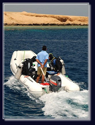 Speedboot zum Hausriff der Coraya Divers