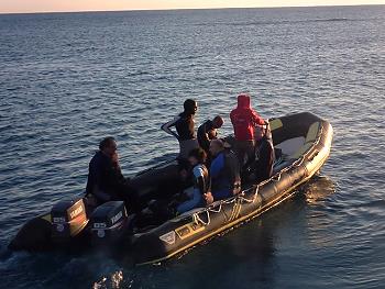 Il subacqueo mattiniero cattura il pesce - Coraya Divers Fantazia