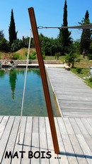 M&acirc;t en bois pour amarrer la voile d'ombrage