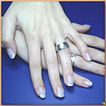 Gel-Fingernagel FRENCH in wei�-hellblau gehalten