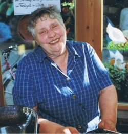 Oma Karoline Witt, die gute Seele drumherum 