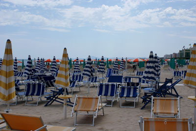 Strandleben in Erwartung der G&auml;ste in Senigallia