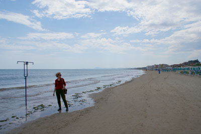 Spaziergand am Strand in Senigallia