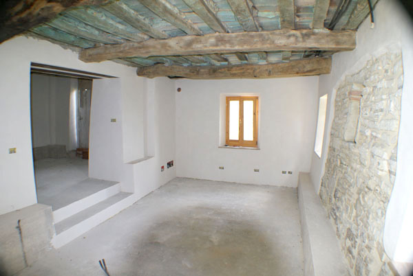 Wohnbereich und Schlafzimmer im Apartment