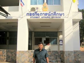 Entr&eacute;e de l'universit&eacute; de Khon Kaen et son directeur, M.Somnuk Pinthong