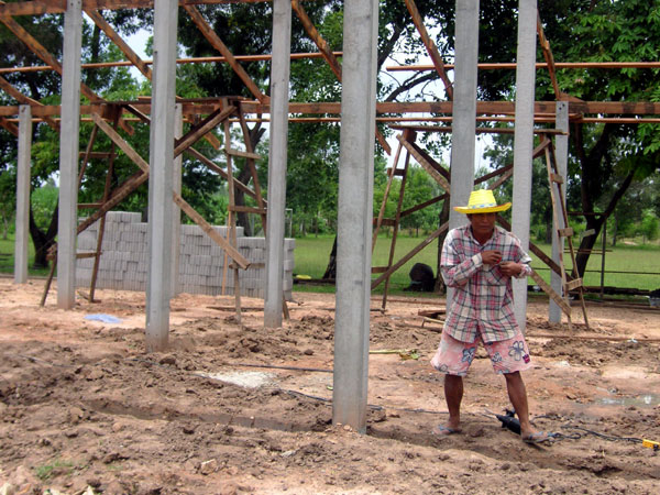 Cantine, chantier stopp� par manque de mat�riaux