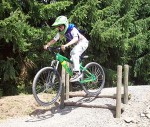 Junger Mountainbiker