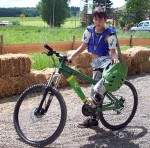Junger Mountainbiker