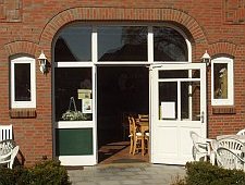 Eingang zum Dorf Caf� in Schenefeld