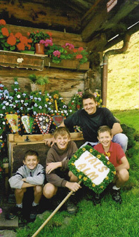 Andre-mit-Kinder-.jpg
