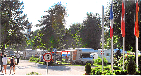 Campingplatz Loerrach bei Basel. Direkt an der Grenze zu Frankreich und der Schweiz. Am Rande vom S�d Schwarzwald. 