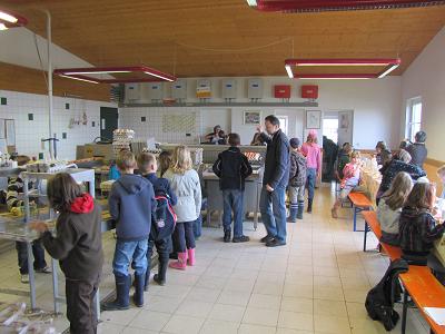 Jedes Kind darf mal an jede Station....