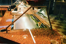 K&uuml;hleinheit (Snackk&uuml;hlung) mit Arbeitsplatten in Granit beim Neubau einer  B&auml;ckereiverkaufsfiliale in Eiche natur ge&ouml;lt und gewachst teilmassiv