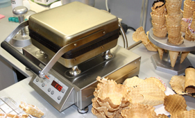 Waffelmaschine für Waffeln Waffelschalen und Eistüten, und Waffeln, bei GroßHandel EIS GmbH