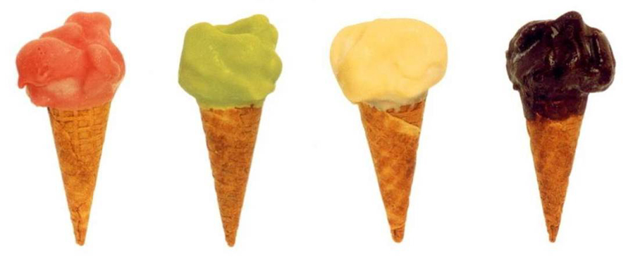 Getunkte Eist&uuml;ten mit verschiedenen Farben von Stracciatella Massen