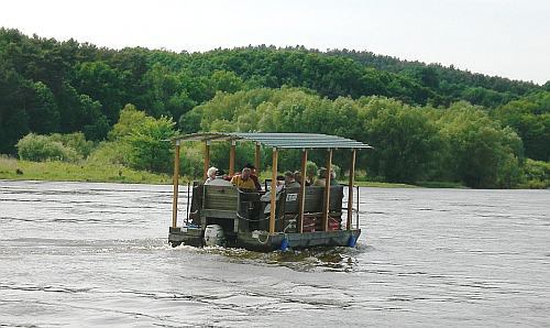 Flo&szlig; auf der Elbe