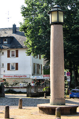 Blick vom Bessunger Leuchtturm auf das Ladengesch�ft von Elektro Konrad in der Orangerieallee 6, Darmstadt-Bessungen