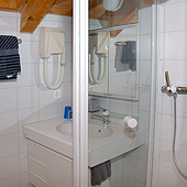 Waschraum mit Dusche