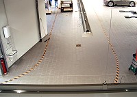 R&uuml;ttelboden in einem Fahrzeug-Testzentrum
