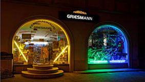 Fahrradhaus Griesmann - Eingang bei Nacht
