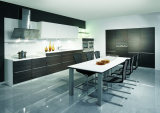 designk�che mit angeschr�gten h�ngeschr�nkene.jpg
