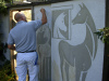 <b>herr peter restauriert ein wandbild von richard wannenmacher.jpg</b><br>