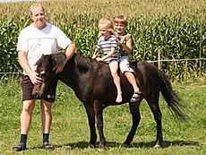 Ponyreiten auf dem Ferienhof im Bayerwald