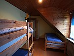 Zimmer mit Einzel- und Etagenbett
