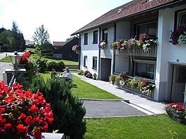 Sommer in Bayern, Ferienwohnung Schm&ouml;llerhof Grund im Bayerischen Wald.
