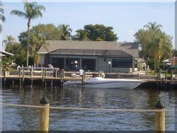 Cape Coral boot, Florida.