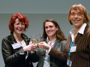 Auf die Verleihung des DVWO Qualit&auml;ts-Siegels an Fokus | Training auf der didacta 2012 wurde nat&uuml;rlich auch angesto&szlig;en. :-)