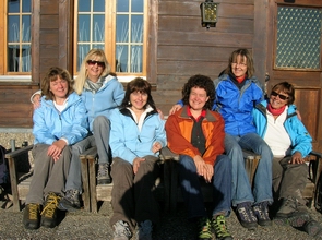 von links Judith, Conny, Pia, Therese, Uschi, Christine und Monika als Schatten