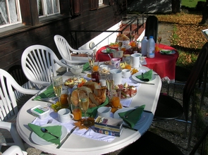 Fr&uuml;hst&uuml;kstisch