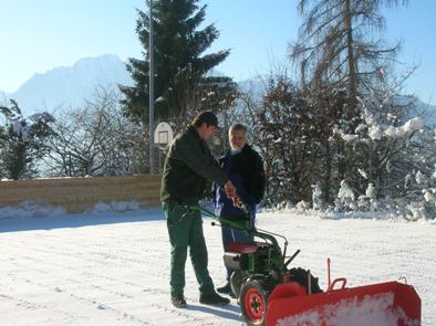 Joseph zuppiger lässt sich den Schneepflug erklären