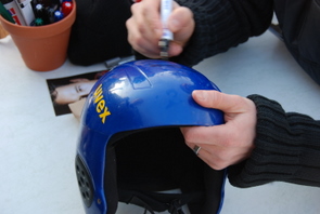 Bitte noch ein Autogramm auf meinen Helm....