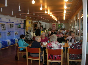 Die Cafeteria ist voll