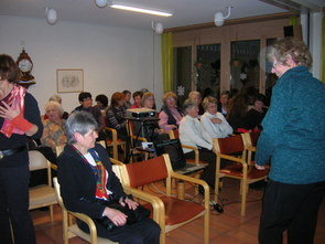 Viele Teilnehmer freuten sich auf die Buchpr�sentation