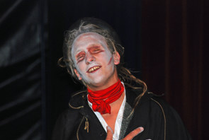 Lars empf�ngt uns in der Gruft 