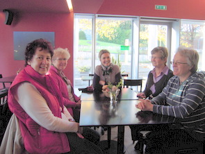 Im artcaf&eacute; in Burgdorf Lisbeth, Therese, Brigitte, Rosmarie und Anne-Marie